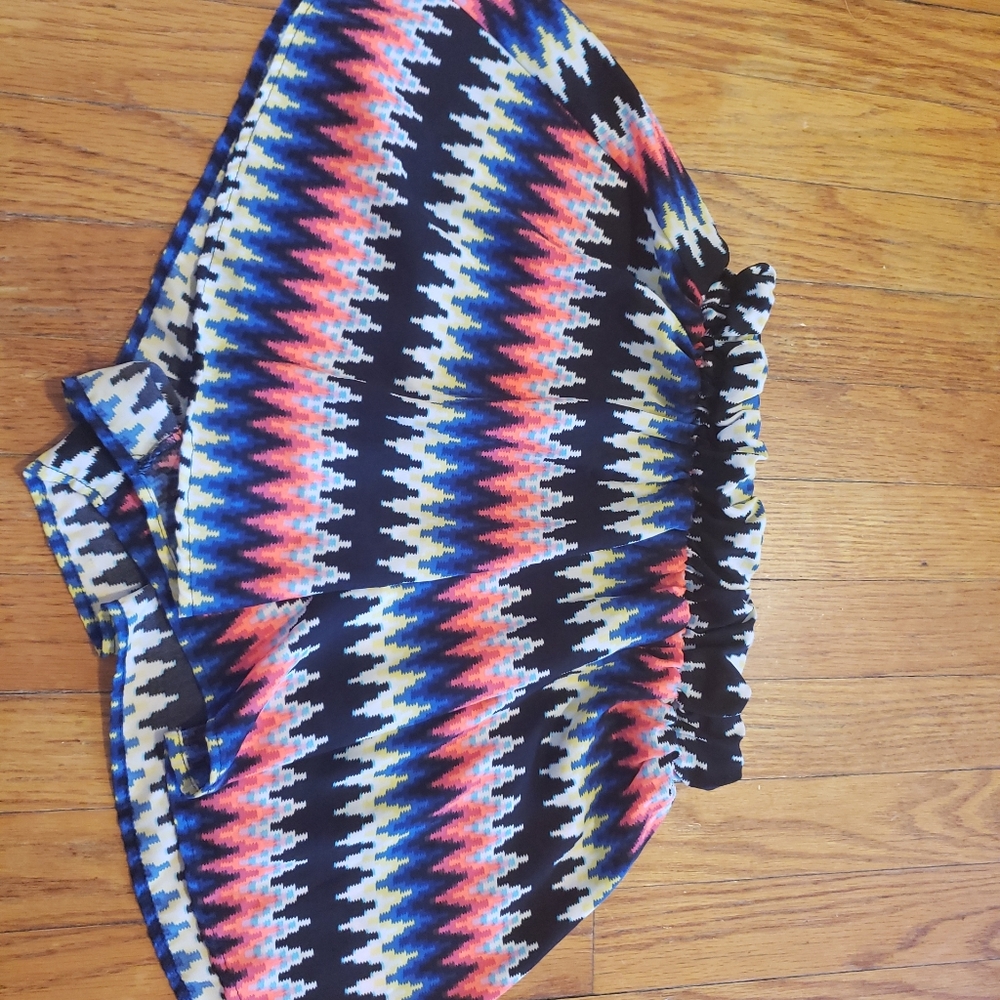 Black bead multicolored striped shorts size 2